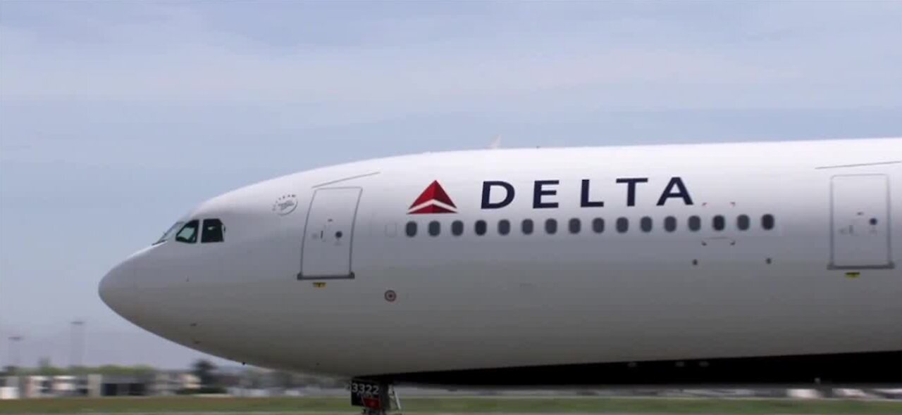 Delta bans 950 passengers for violating mask policy