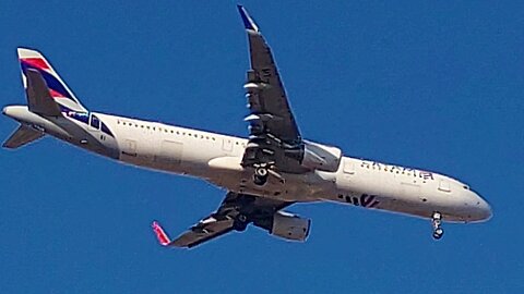 Airbus A321 PT-XPL vindo de Guarulhos e Airbus A320 PR-MYJ vindo de Brasília para Fortaleza