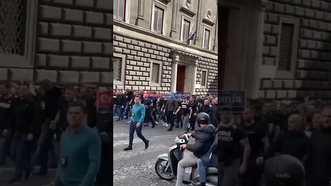 La vergogna del corredo dei tifosi tedeschi per il centro di Napoli