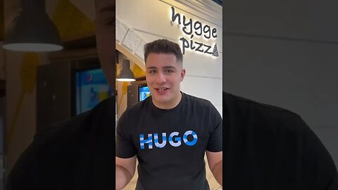 CEA MAI MARE PIZZA DIN ROMANIA #oguritamica #romania #mancaciosul #food #mancare #mancare