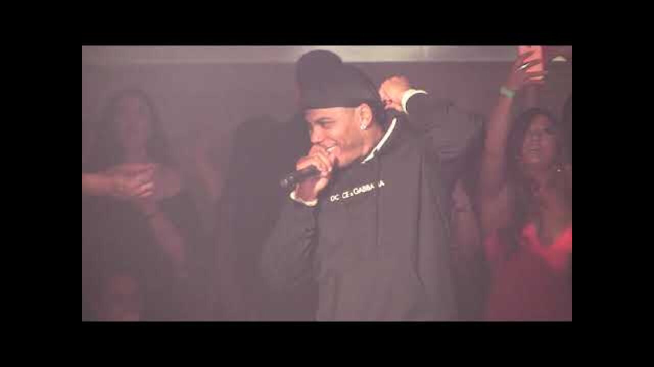 'Nelly playing puff - puff - pass at Melbourne nightclub'