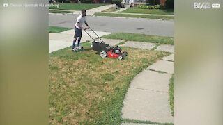 Taglia il prato con l'aiuto di un hoverboard!