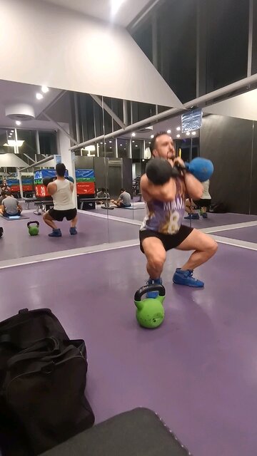 2-Kettlebell Front Squat (1)