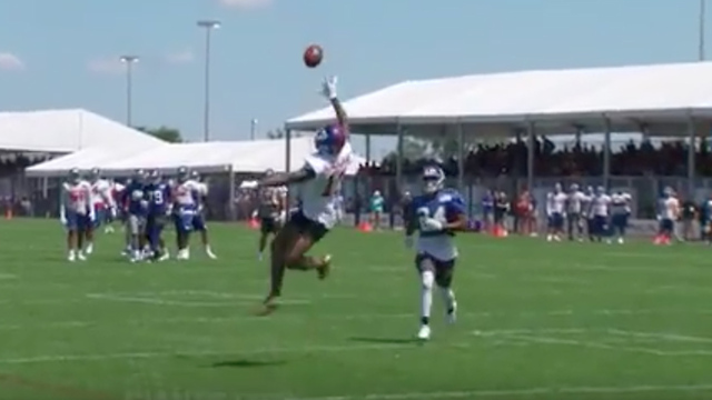 Odell Beckham Jr Makes INSANE One-Handed Catch at Training Camp