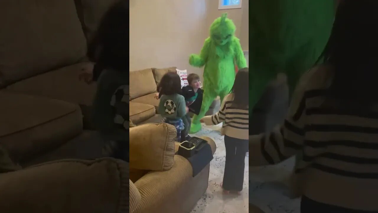 The Grinch dances and steals our Christmas tree 🎄 #kids #humor #holiday #Christmas