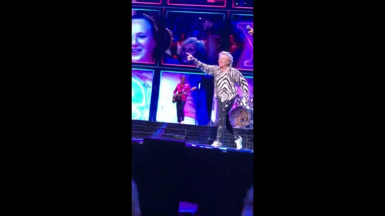 Rod Stewart Do Ya Think I’m Sexy 8-30-22 LIVE ATL filmed from 2nd row