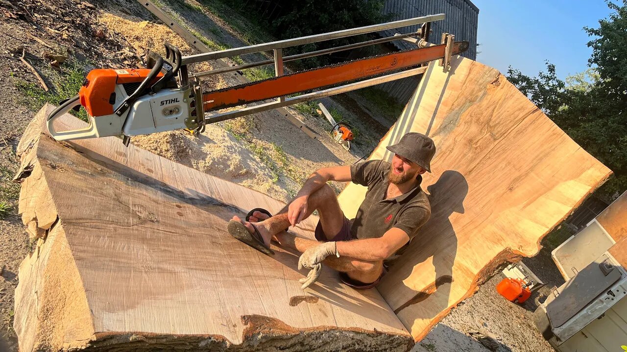 Incredible cutting logs with a chainsaw