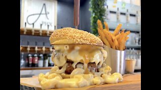 MONSTER MAC & CHEESE BURGER! Popular New York burger is now here in Arizona - ABC15 Digital