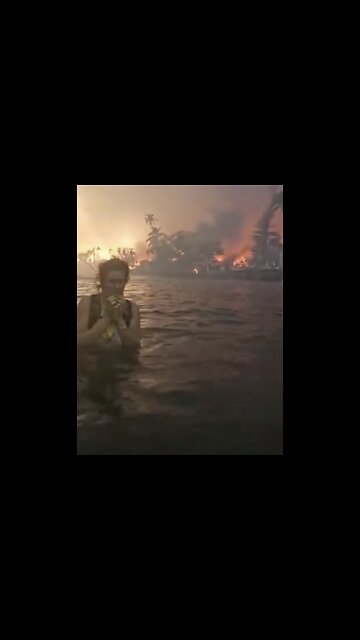 WATCH AS LAHAINA RESIDENTS🔥🏝️🛟🏊‍♀️🏡🔥ESCAPED HORRIFIC WILDFIRES IN MAUI🔥🏘️🌲🔥💫
