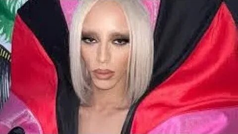 Invité sur l plateau de Quotidien, l’artiste Bilal Hassani, porte-drapeau revendiqué communauté LGBT