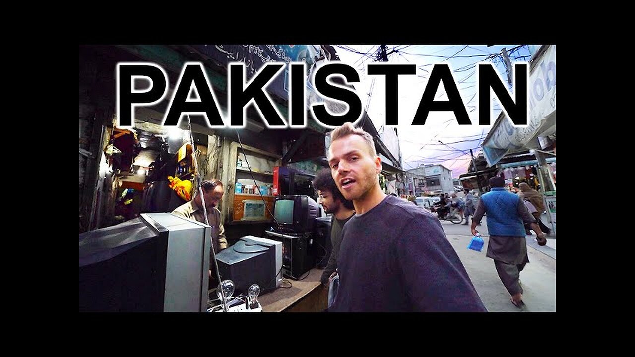 INSIDE PAKISTAN 🇵🇰 (Walking Streets & Meeting Local People)