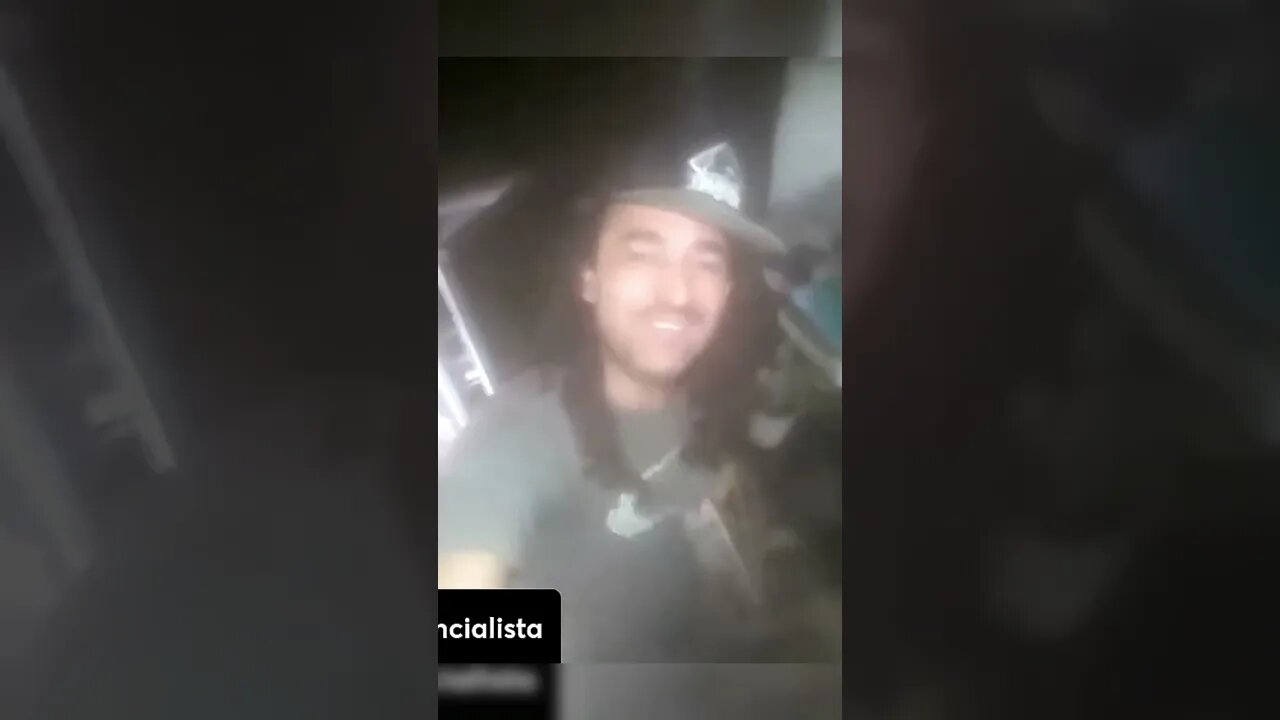 tiaraju comendo pão mofando!