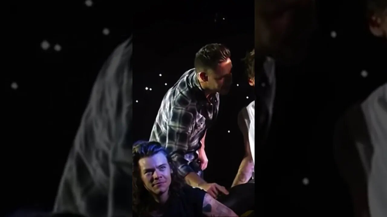 Look at Harry’s face 🥹 #larrystylinson #harrystyles #louistomlinson #larry #larries #fypシ #fyp