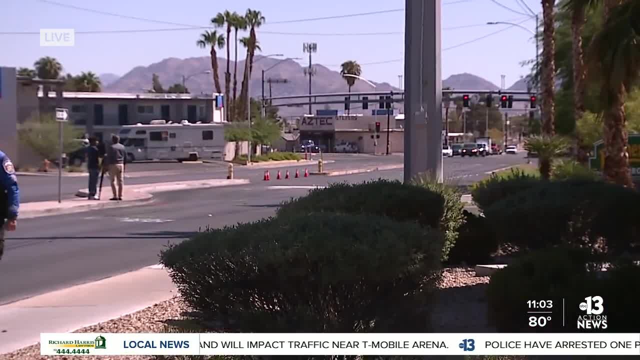 Las Vegas police investigating two fatal crashes on Friday morning