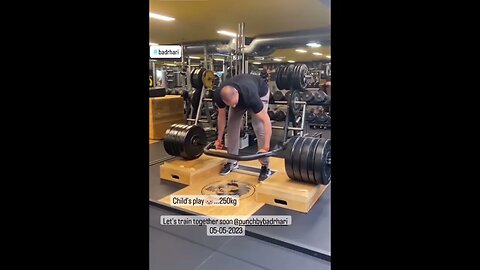 BADR HARI 250KG DEAD LIFT