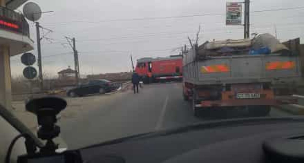 Machinist stops train at railway crossing for cup of coffee!