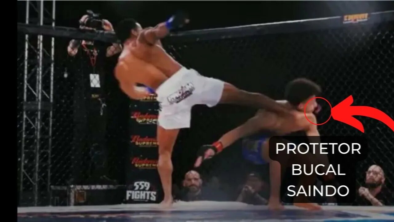 NOCAUTE BRUTAL em 6 segundos com protetor bucal saindo em evento amador de MMA 559 Fights