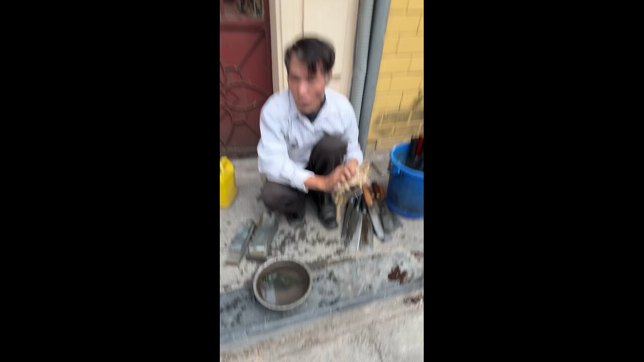 Knife Sharpening Service On Sidewalk !