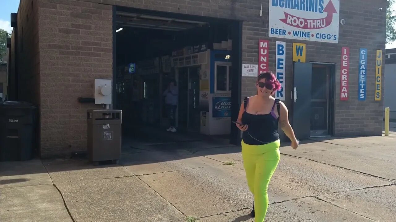 Move along, you can't film here. you don't have my permission. Drive thru FAIL