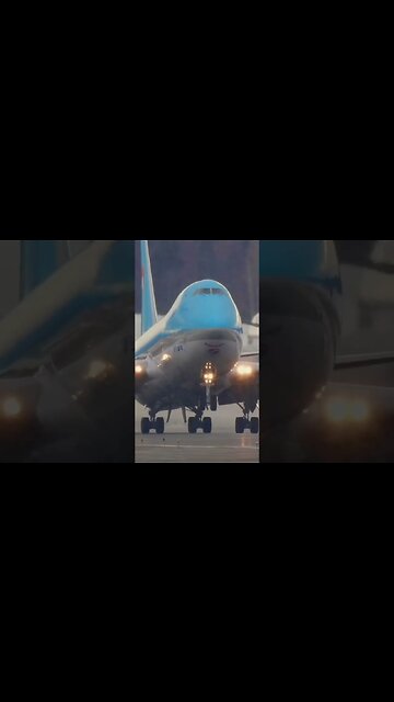 ❄Isn't she a beauty? 747 rotating in snow✈️