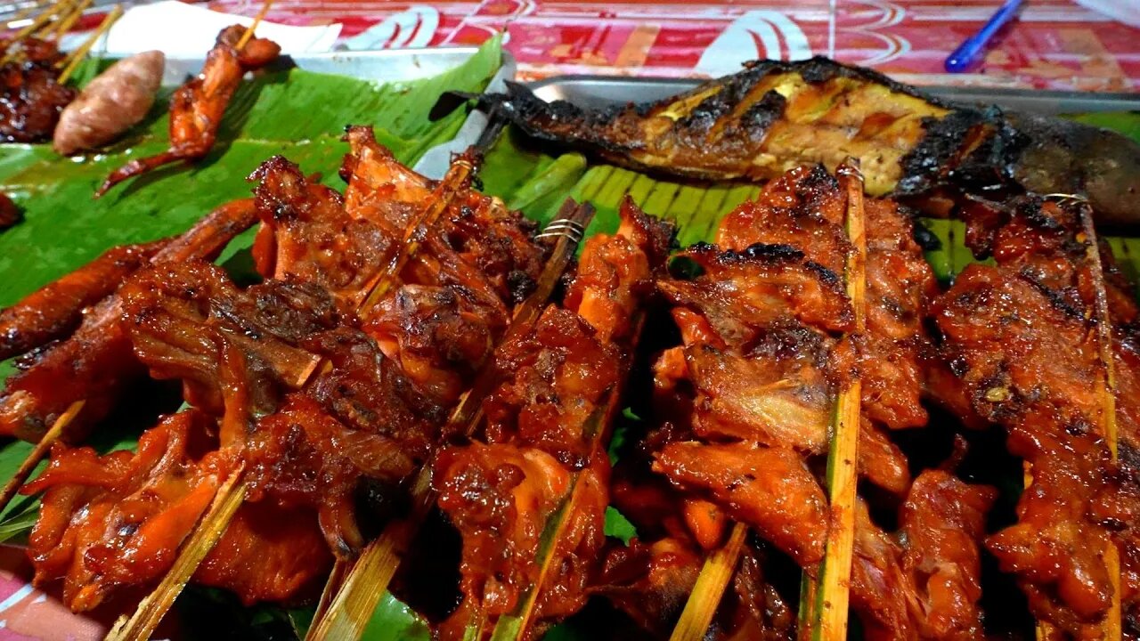 DELICIOUS Thai Chicken and Pork Skewers! 🇹🇭 Thai Street Food