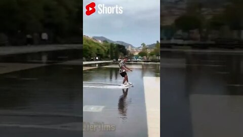 Lihat guys, berseluncur di air dangkal Keren Abis #shorts
