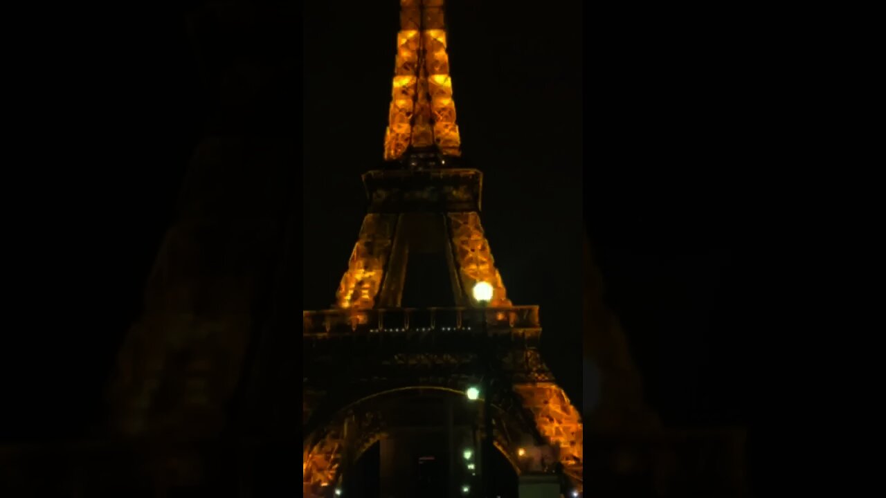 Eiffeltower at night | Eiffelturm in der Nacht
