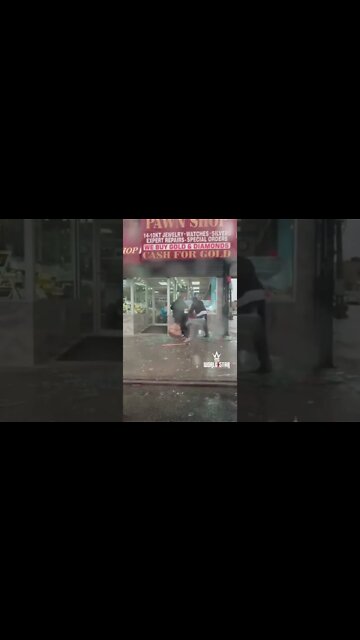 NYC STORE GETS DESTROYED & ROBBED😲🥵
