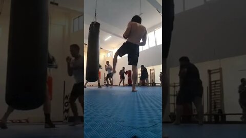 Kick and punch the Bag (10)