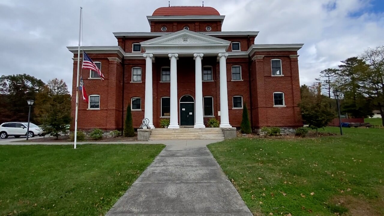 Walk and talk tour of the Jefferson NC, town center - Small Towns & Cities Series