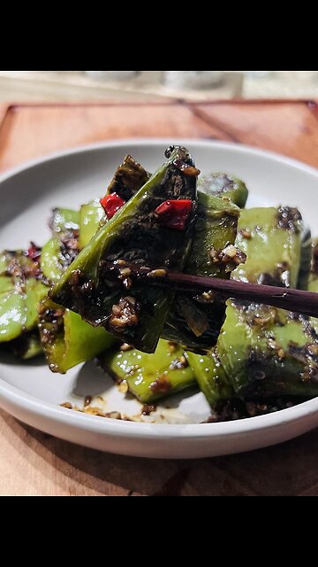 虎皮尖椒 Charred Green Pepper in Chinese Sauce
