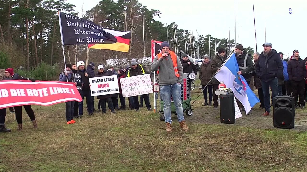 Lubmin - LNG - Demo - Dirk mit einigen Worten zu den Teilnehmern 14.01.2023