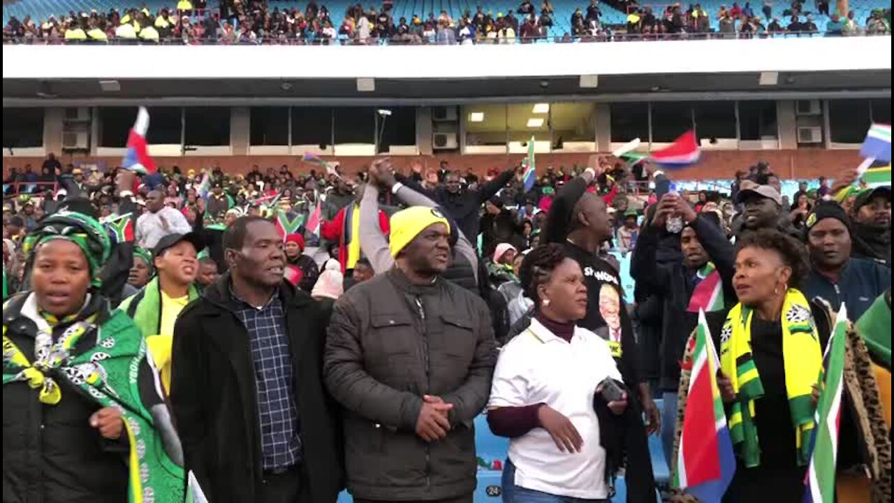 SOUTH AFRICA - Pretoria - Presidential Inauguration - Singing in the stadium (video) (z35)