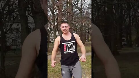 Próbuję zrobić salto na trawie 🤔 #shortvideo #youtubeshorts #akrobatyka #salto #me #skills #workout