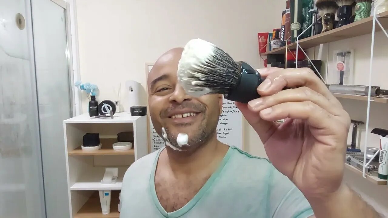 ASMR Kadota set by Løthur Grooming, Parker Semi-Slant and La Roche Posay.