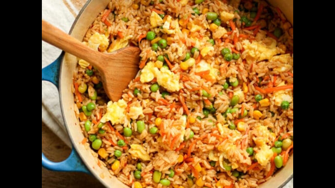 Making spicy fried rice