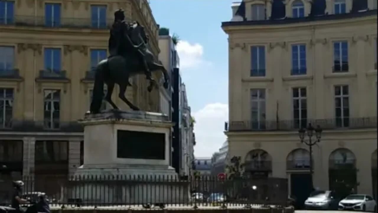 2K PARIS LIVE STREAM Louis XIV square walk around 1 arr