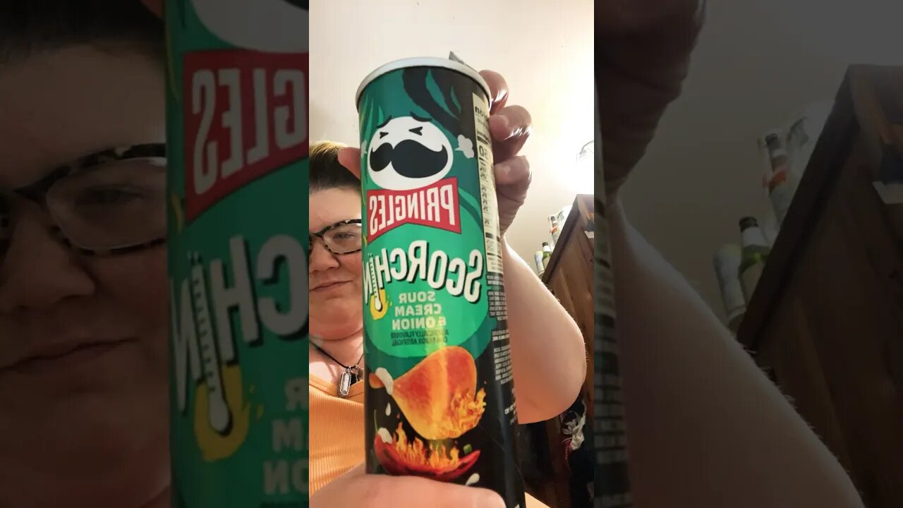 Mukbang asmr: Trying Scorchin’ Sour Cream and Onion Pringles