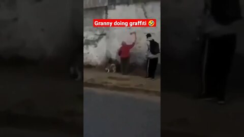 GRANNY DOING GRAFFITI 👵🤣 #graffiti #shorts