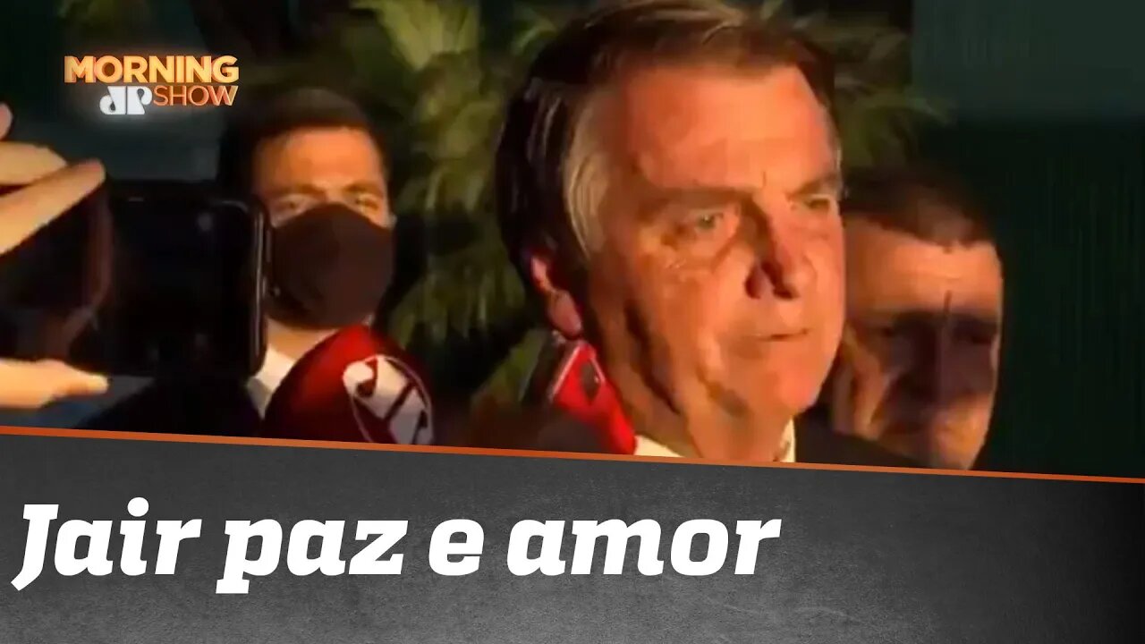 Bolsonaro puxa 'Pai Nosso' com jornalistas