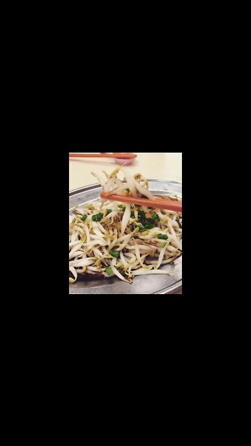 NOM NOM yum yum | @comecomeletstravel on IG 🍴😍 #shorts