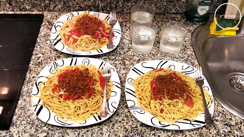 spaghetti alla carrettiera with tomatoes and breadcrumbs · dialectical veganism of summer +9ME 007