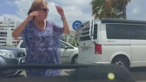Frustration as "Monkeys" STOP in the Yellow Box on a roundabout.
