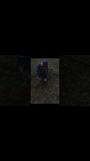 Last hole #coins #fishing #relic #arrowhead #treasure #buttons #silverage #metaldetecting #cat