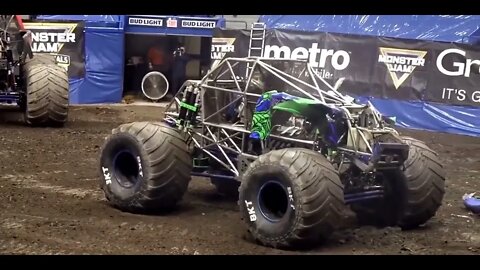 MONSTER JAM = SEE WHAT HAPPENS DURING THE VIDEO = Léo Sócrates