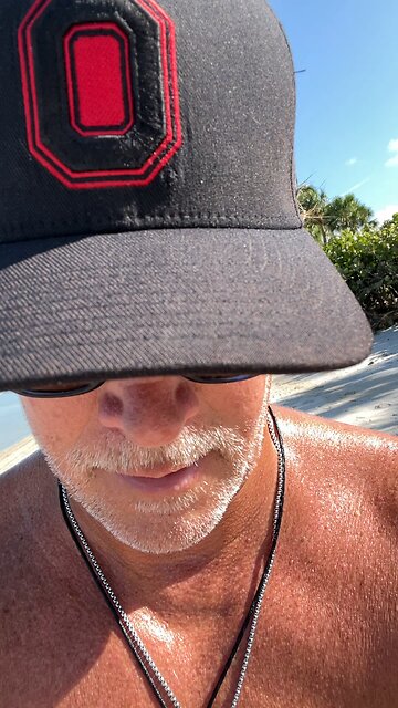 Fins up!! 🌴🦈😎❤️#islandvibe #promptings #sendoutcards #beachlifedoesntsuck