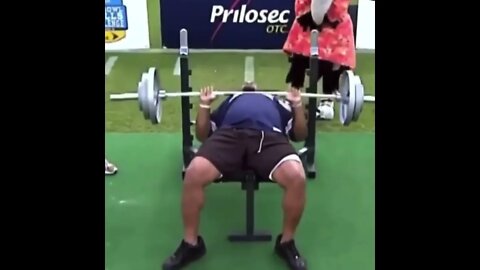 Big Larry Allen bench 225 | 43 times + He can bench press 700 pounds 🚨