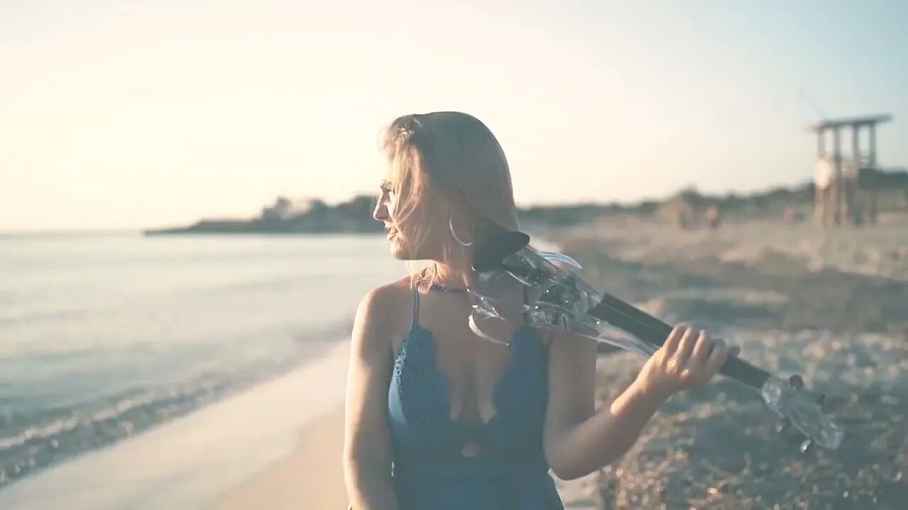 Female Violinist Raquel 2 | Big Beat Boutique - Agency Dubai