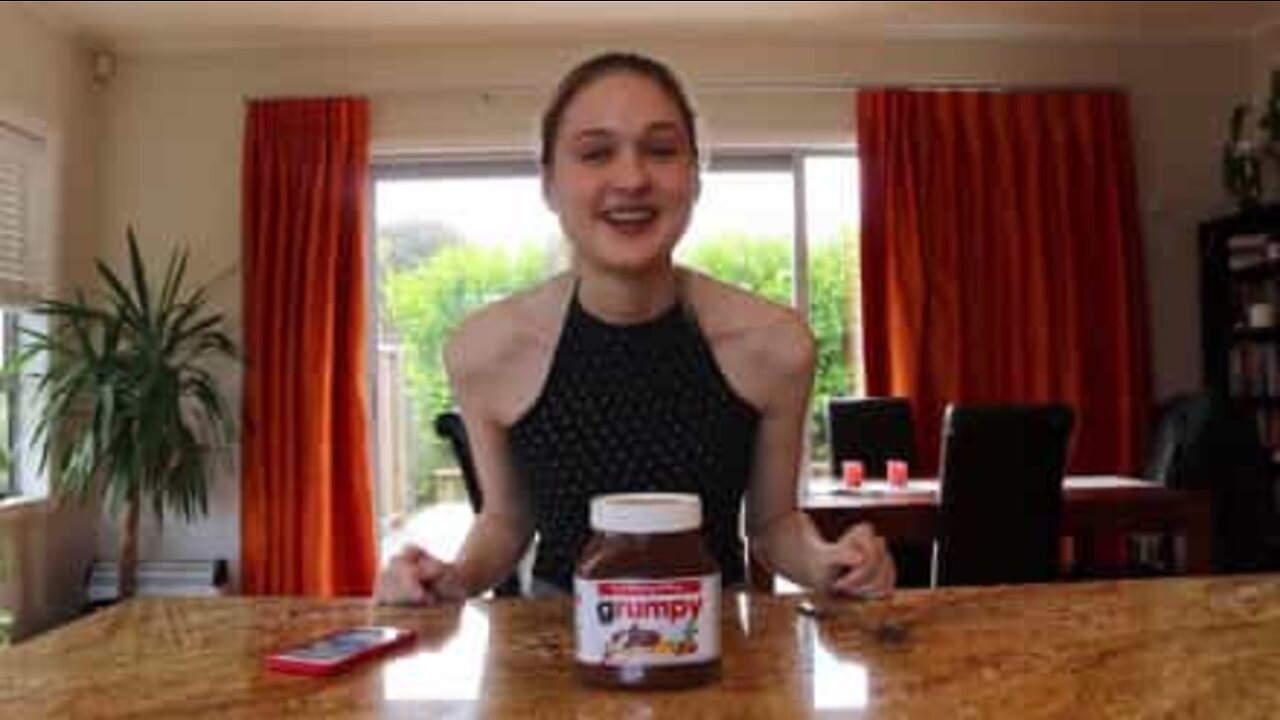 Nutella Jar Challenge: sluka en burk Nutella på tre minuter!