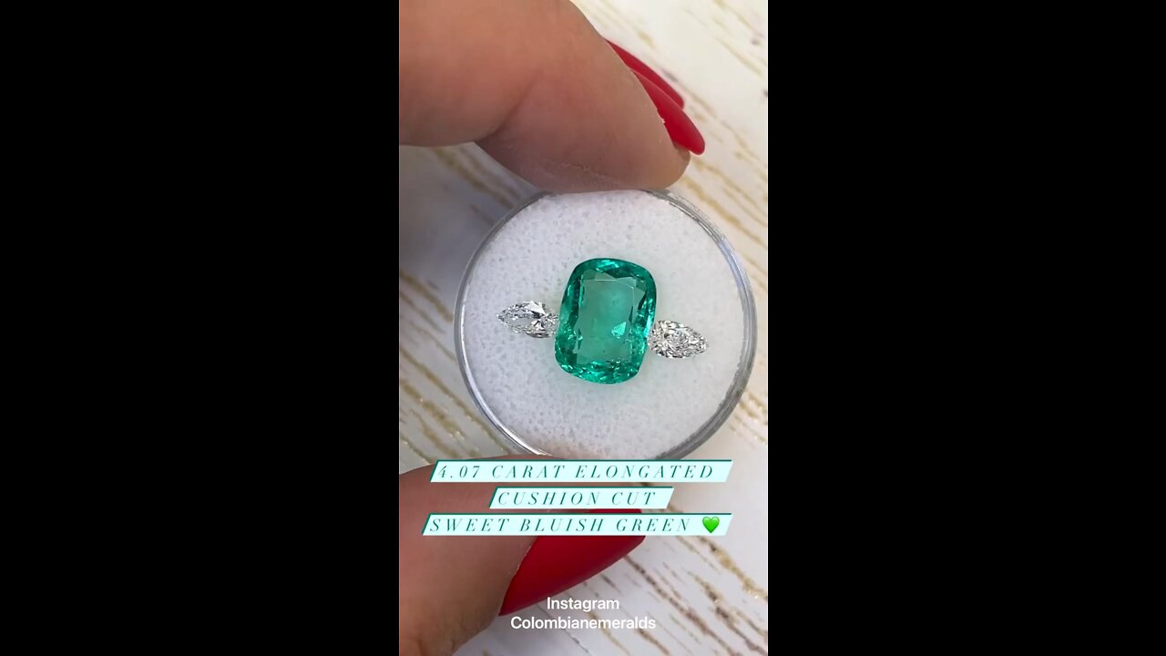 Loose vivid green top Colombian emeralds with minor oil for engagement wedding anniversary rings